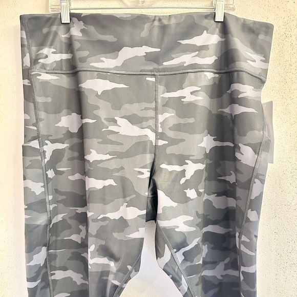 ATHLETA Ultimate‎ Camo 7/8 Tight - Heather Grey - Size 3X 2 Stash Pockets - $89 - Picture 2 of 13